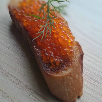 Oeufs de truite en tartine